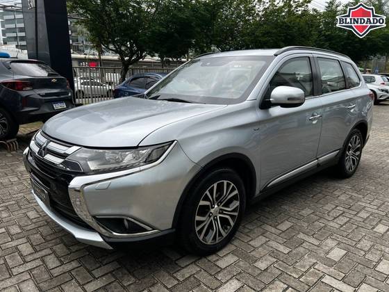 MITSUBISHI OUTLANDER 3.0 GT 4X4 V6 24V GASOLINA 4P AUTOMÁTICO MITSUBISHI OUTLANDER 3.0 GT 4X4 V6 24V GASOLINA 4P AUTOMÁTICO